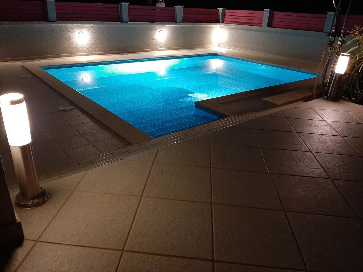 Helles Doppelzimmer Mit Bad, Terrasse Und Pool, Seperater Eingang, Liznjan, Istrien المظهر الخارجي الصورة