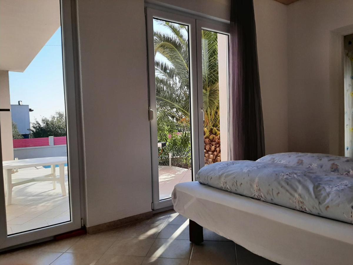 Helles Doppelzimmer Mit Bad, Terrasse Und Pool, Seperater Eingang, Liznjan, Istrien المظهر الخارجي الصورة