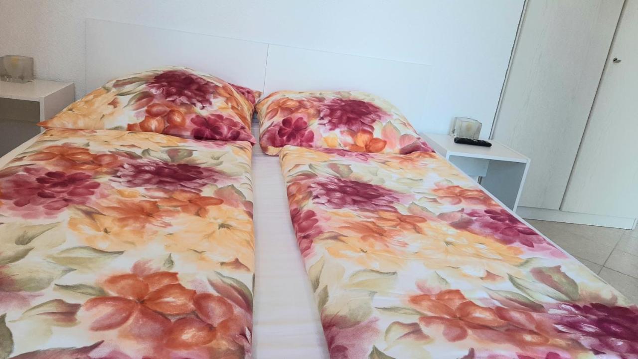 Helles Doppelzimmer Mit Bad, Terrasse Und Pool, Seperater Eingang, Liznjan, Istrien المظهر الخارجي الصورة